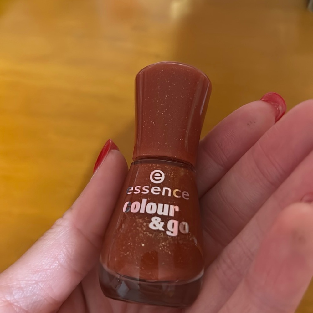 Glitter nail polish